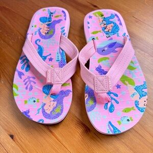 Atlantis flip flops size 3